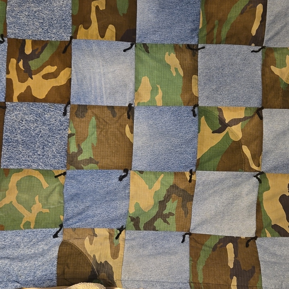 Hand Made Quilt - Picture 7 of 8